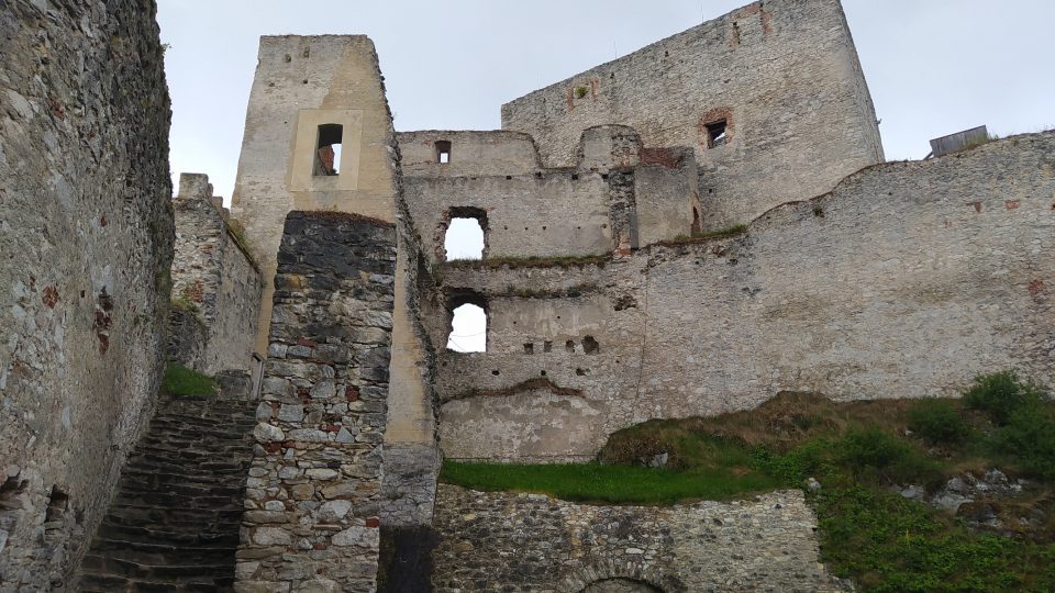 Hrad Rabí ve stejnojmenném městě | foto: Kateřina Dobrovolná, Český rozhlas Hrad Rabí ve stejnojmenném městě