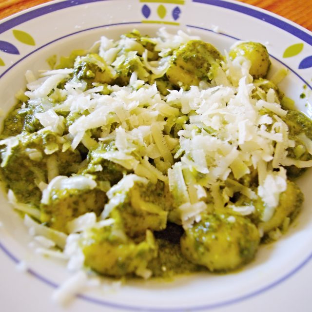 Noky se smetanovým špenátem a kuřecím masem  (Ilustrační foto) | foto:  CC BY-NC-ND 2.0,  Julio Martínez