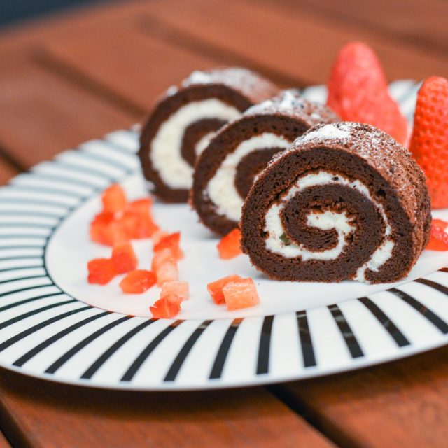 Šlehačková roláda jako obláček v kakau  | foto: Martin Čuřík