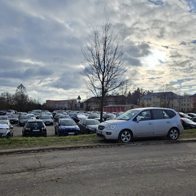 Parkování v areálu jihlavské nemocnice | foto: Veronika Bartes Vohralíková,  Český rozhlas