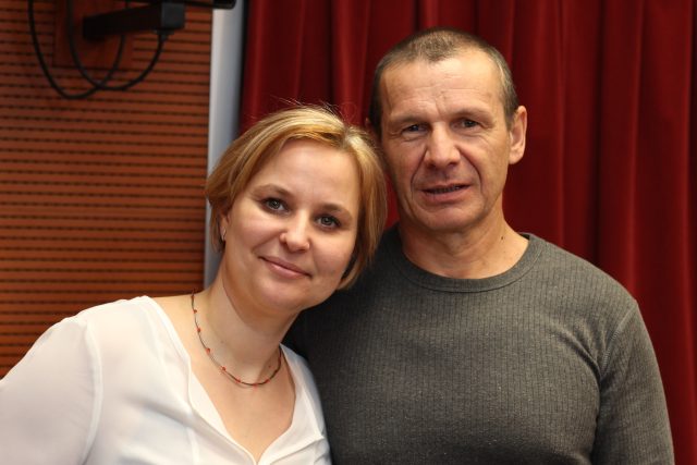 Triatlonista Petr Mejzlík s moderátorkou Tamarou Peckovou | foto: Milan Kopecký,  Český rozhlas