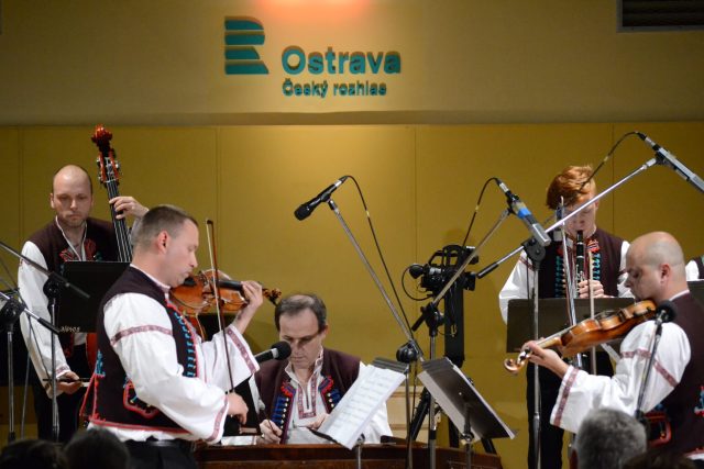 Cimbálová muzika Tolar ve Studiu 1 Českého rozhlasu Ostrava | foto: František Tichý,  Český rozhlas,  Český rozhlas