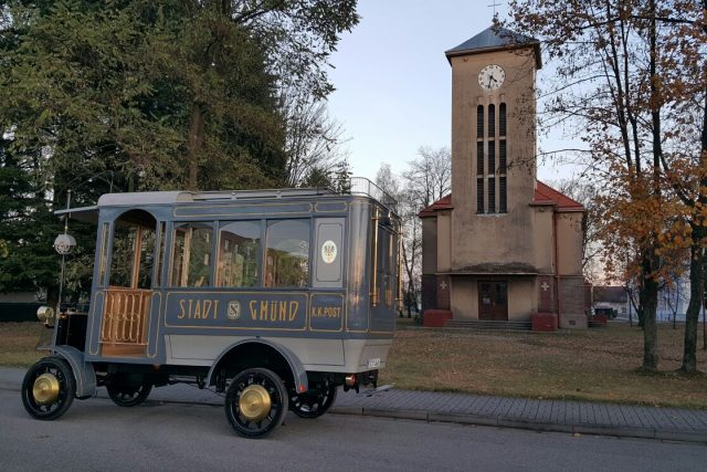 Replika historického trolejbusu v Českých Velenicích | foto: Lucie Suchánková Hochmanová,  Český rozhlas