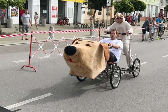 Závod šlapacích vozidel je velká zábava,  ale i dřina  (ilustrační foto) | foto: Václava Dostálová