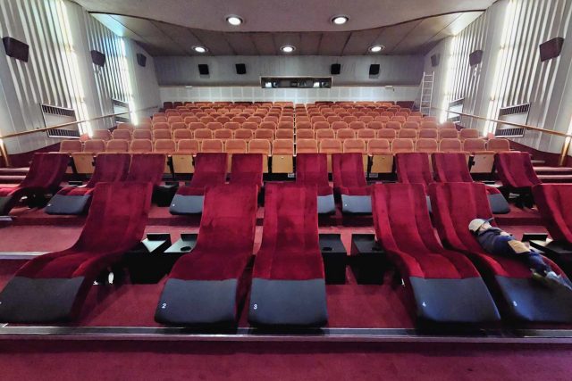Kino Vesmír v Pelhřimově bude mít pro diváky po rekonstrukci i lehátka | foto: Kino Vesmír Pelhřimov