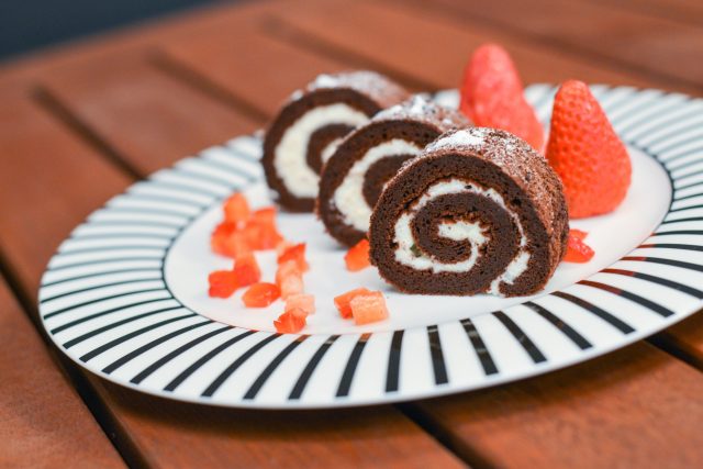 Šlehačková roláda jako obláček v kakau  | foto: Martin Čuřík