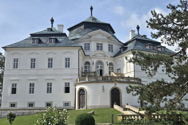 Barokní skvost architekta Santiniho. Zámek Karlova Koruna v Chlumci nad Cidlinou | foto: Vladislava Wildová,  Český rozhlas