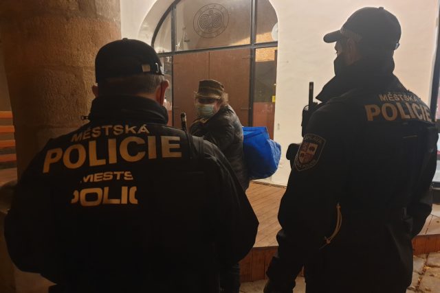 Jihlava,  kontrola strážníků městské policie v době nouzového stavu | foto: Milan Soldán,  Český rozhlas