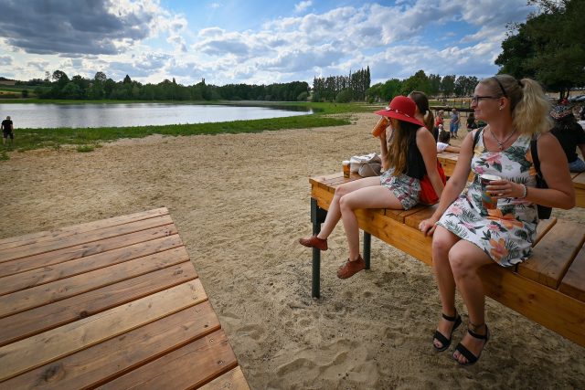 Nový rekreační areál u rybníka Stráž v Pelhřimově | foto: Luboš Pavlíček,  ČTK