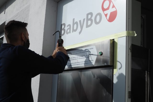 Instalace babyboxu ve Žďáře nad Sázavou | foto: Dáša Kubíková,  Český rozhlas