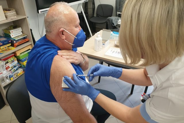 Očkování,  Pelhřimov,  Domov Jeřabina | foto: Daniela Brychtová,  Český rozhlas