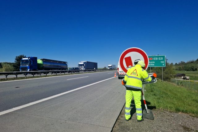 Zákaz předjíždění kamionů platí na dalším úseku dálnice D1 | foto: Tereza Pešoutová,  Český rozhlas