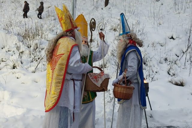 Lidečko,  mikulášské obchůzky 2023,  Mikuláši | foto: Gabriela Hykl,  Český rozhlas
