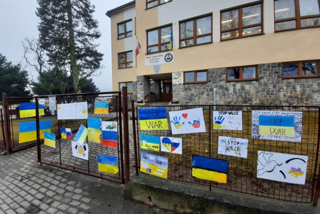 ZŠ Štoky,  plot s ukrajinskými motivy | foto: Patrik Salát,  Český rozhlas Vysočina