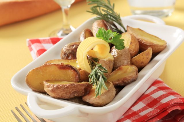Pečené brambory,  ilustrační foto | foto: Fotobanka Profimedia