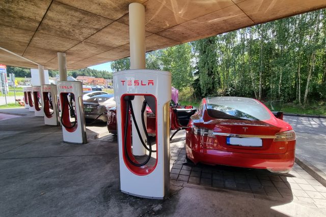 Na Vysočině si řidiči auto na elektrický pohon můžou dobít na 62 místech | foto: Daniel Zach,  Český rozhlas