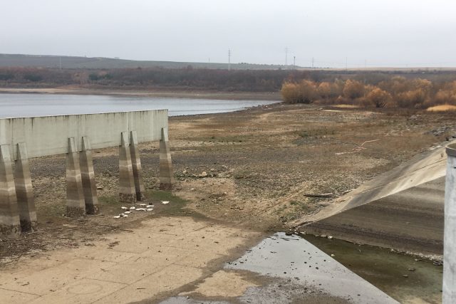 Oprava bezpečnostního přelivu na vodním díle Nechranice se zřejmě protáhne o dva roky | foto: Jan Beneš,  Český rozhlas