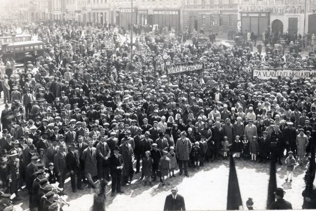 Tábor lidu na Karlově náměstí v roce 1924 se konal u příležitosti 1. celostátního srazu Spartakových skautů práce,  tedy komunistické skautské organizace | foto: archiv,  Zdeněk Prukner
