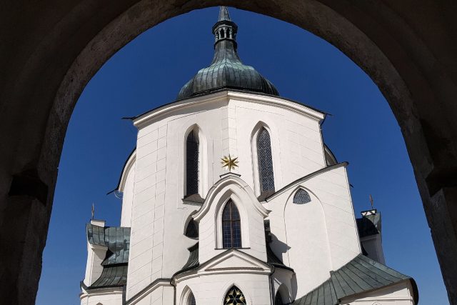 Pohled na Kostel sv. Jana Nepomuckého z ambitu | foto: Irena Šarounová,  Český rozhlas