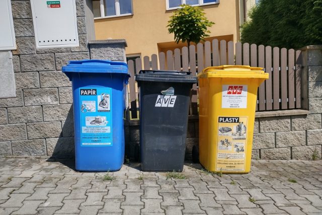 Nádoby na tříděný odpad | foto: Hana Hauptvogelová,  Český rozhlas