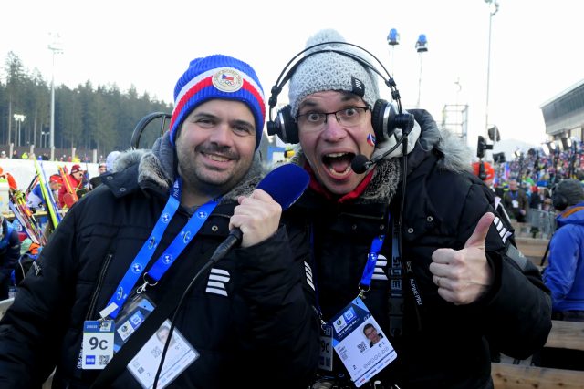 Sportovní reportér Jan Kodet  (vpravo) komentoval biatlon pro nevidomé fanoušky | foto: Jan Kodet,  Český rozhlas