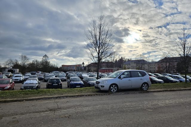 Parkování v areálu jihlavské nemocnice | foto: Veronika Bartes Vohralíková,  Český rozhlas