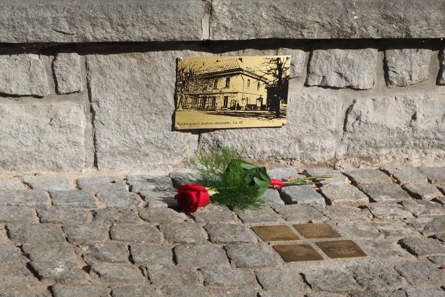 Pohled,  kámen za zmizelou rodinu | foto: Dáša Kubíková,  Český rozhlas