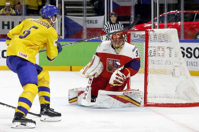 David Rittich v akci proti Švédsku | foto: Grigory Dukor,  Reuters