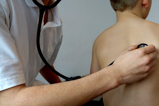 Vyšetření u pediatra  (ilustrační foto) | foto: Semevent,  Fotobanka Pixabay