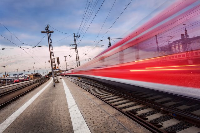 Bude mít Česko v budoucnu vlastní síť vysokorychlostních vlaků,  jaké jezdí například ve Francii nebo Německu? | foto: Profimedia